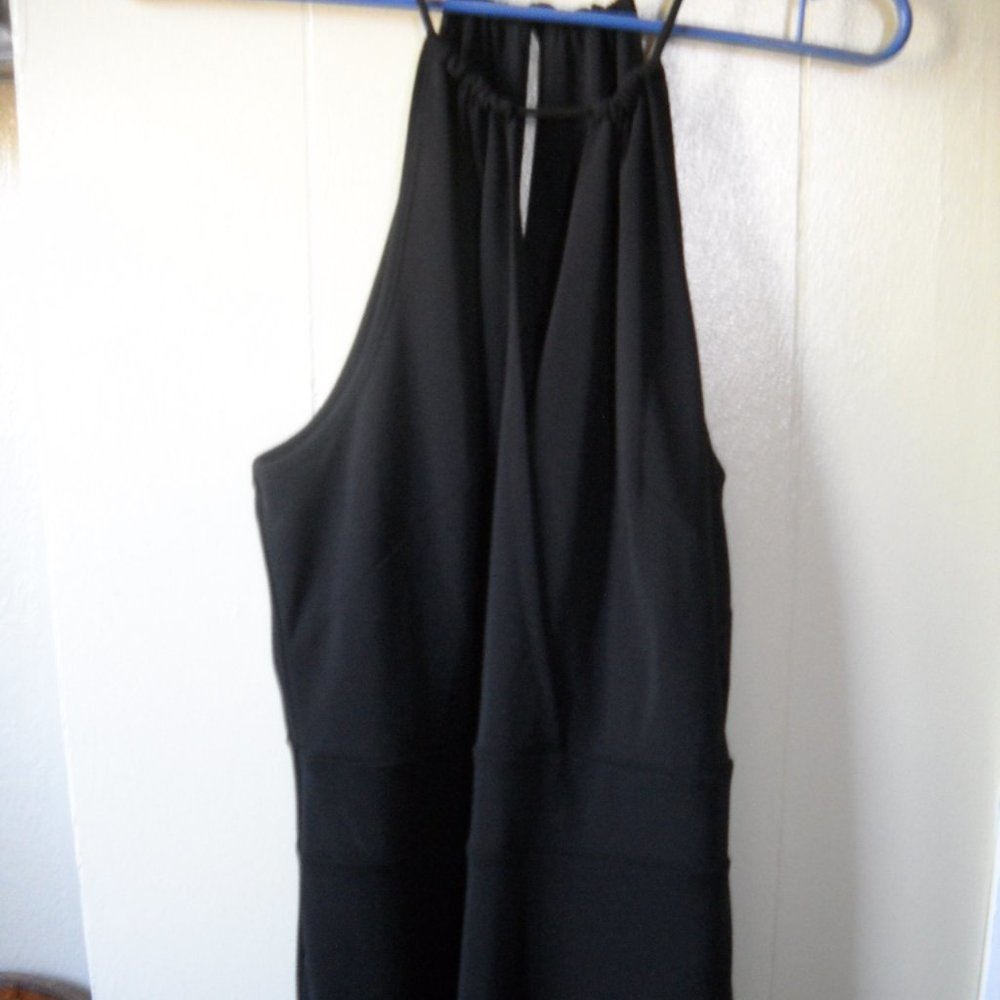 Black sleeveless dress